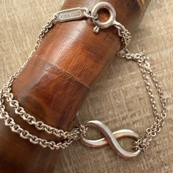 Elegant Silver Infinity Necklace - Picture 5 of 7